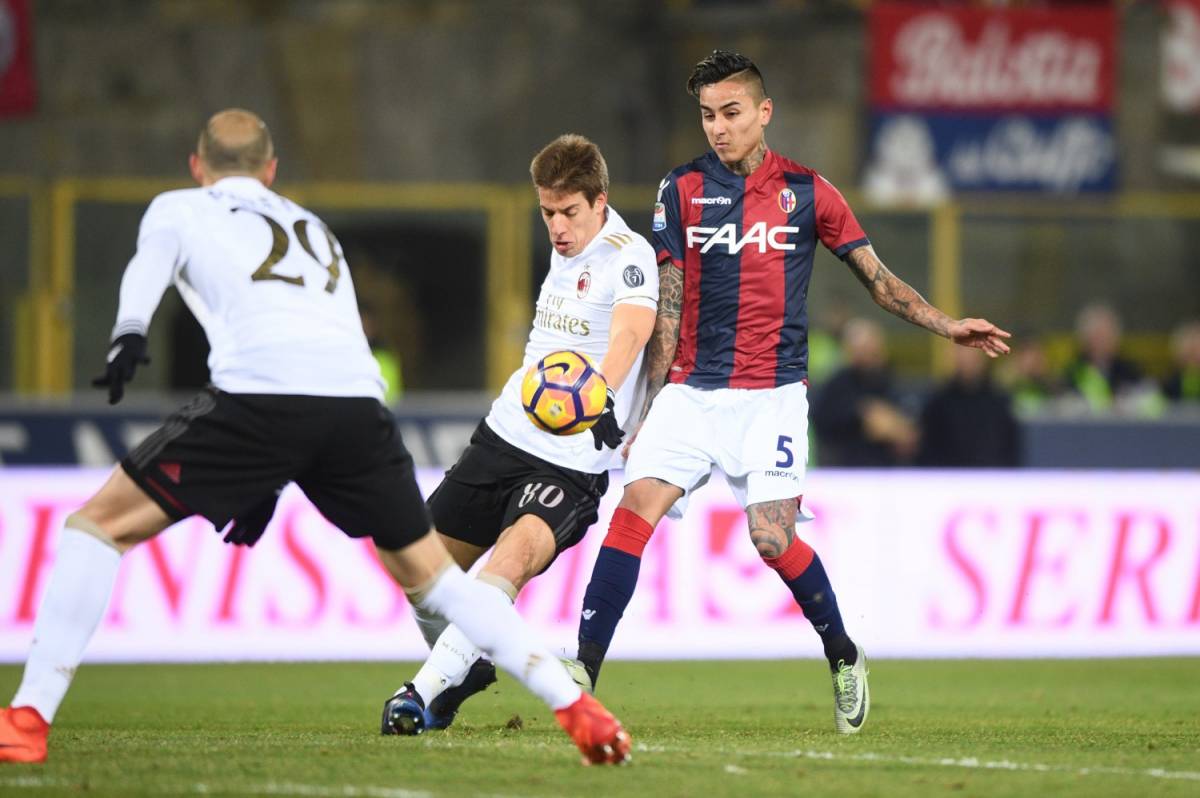 Il Milan risorge a Bologna in 9 contro 11: Pasalic regala la vittoria al 90'