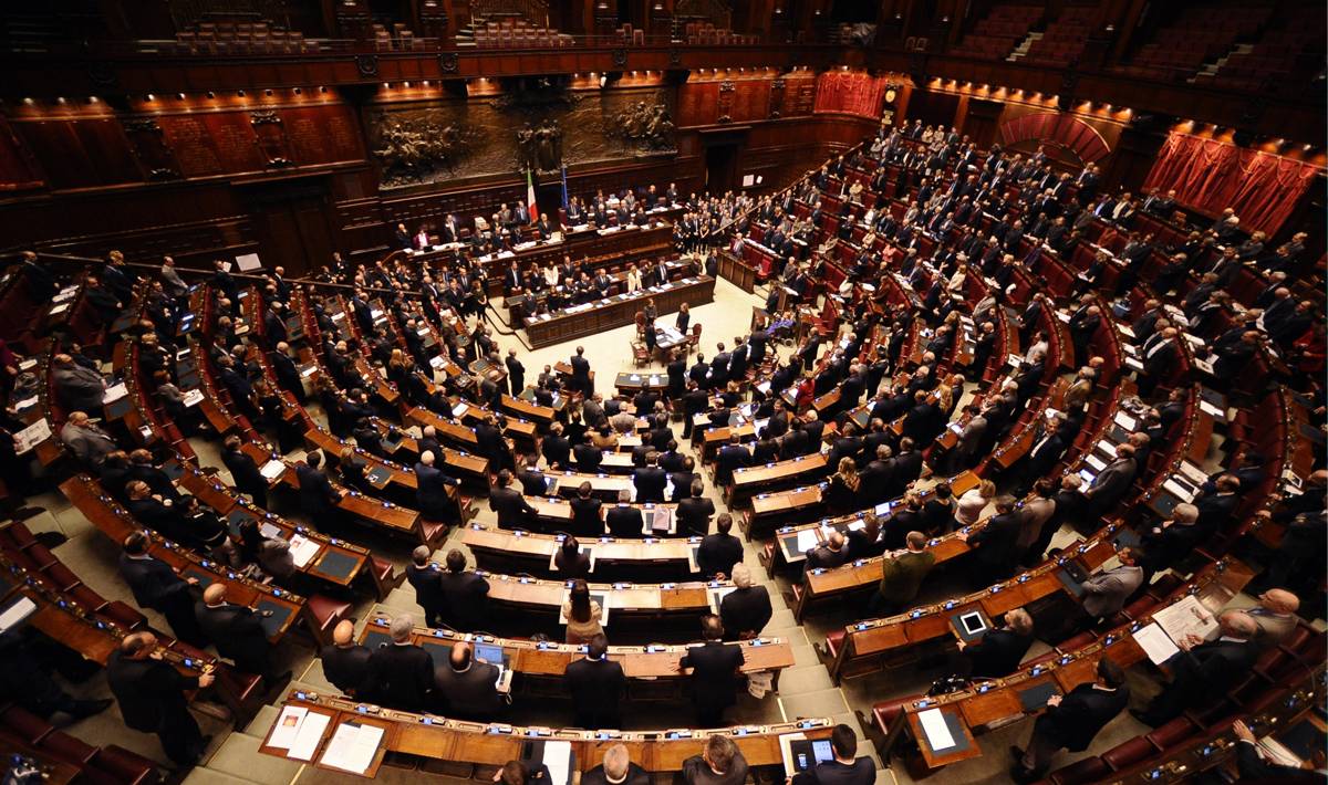 Francia, Pd: "Di Maio dissennato, Moavero venga in Aula"