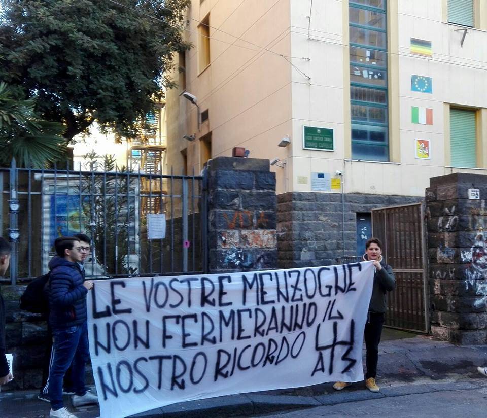 La protesta degli studenti del Liceo Classico Mario Cutelli