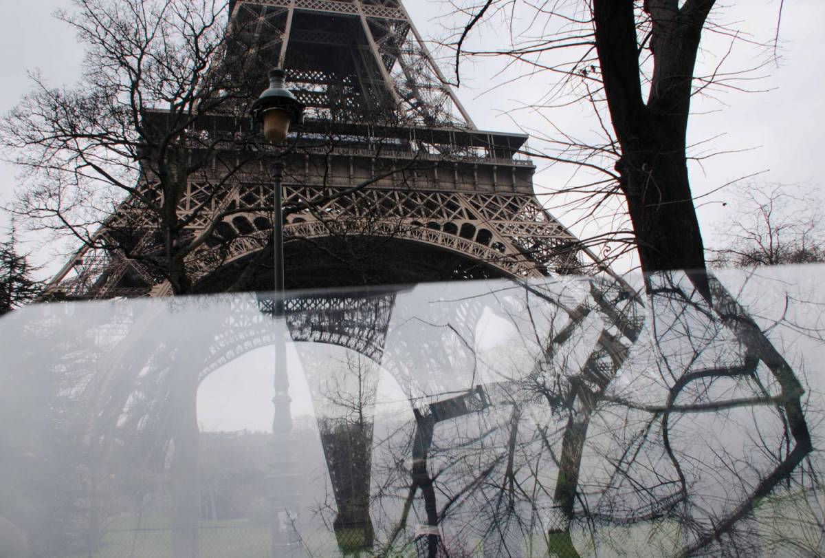 Momenti di tensione a Parigi. Tour Eiffel, fermato sospetto 