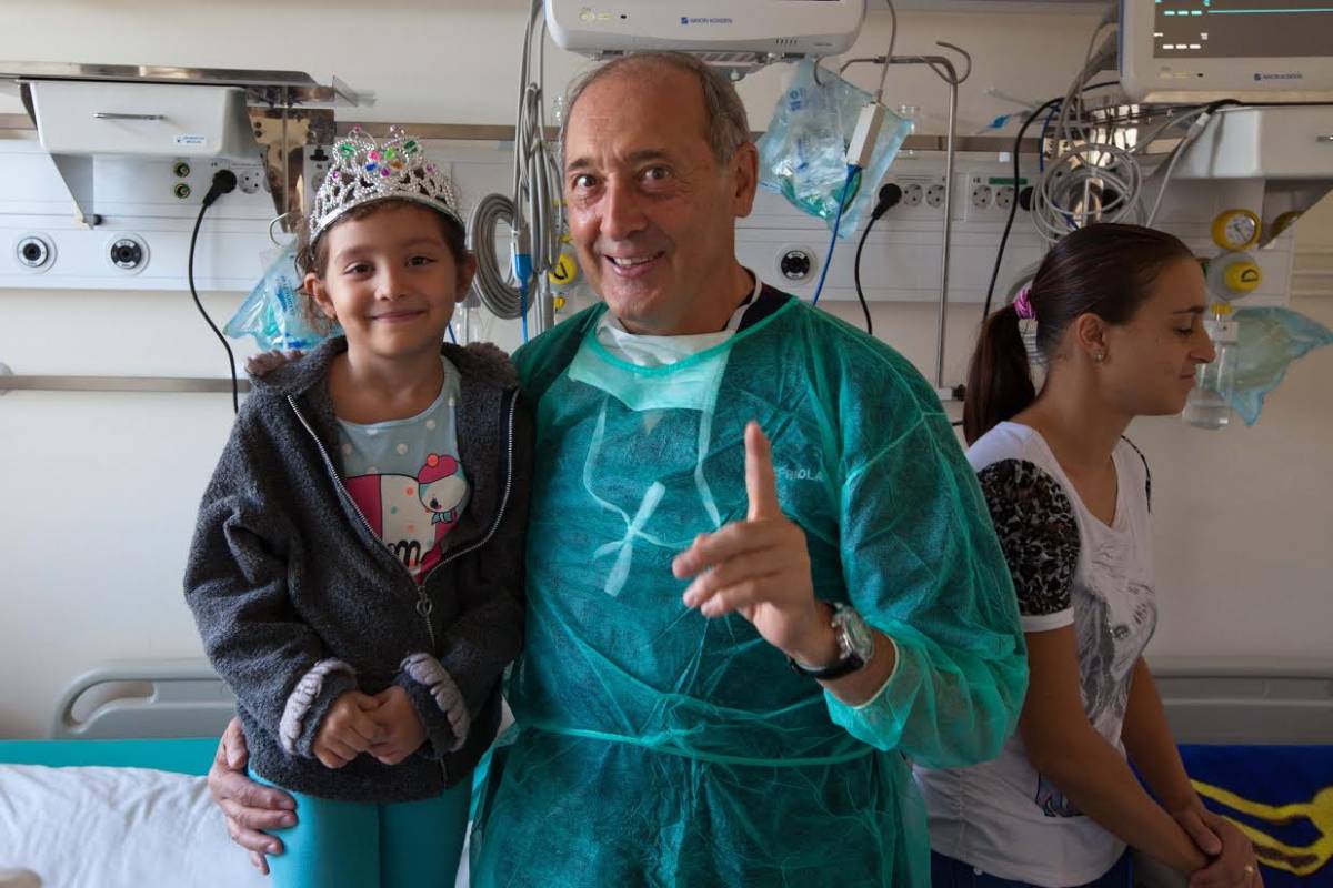 Il chirurgo giramondo ha aggiustato il cuore a tremila bimbi affamati
