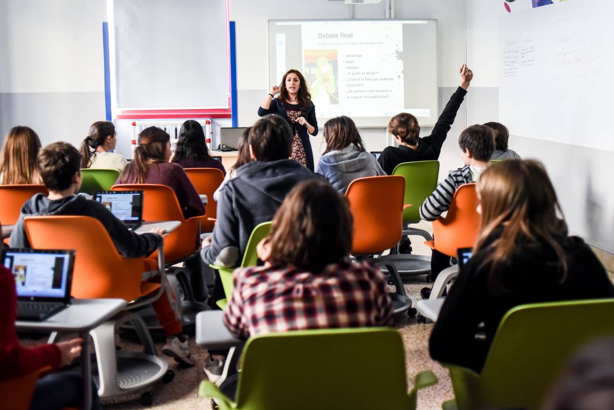 Polonia, il governo abolisce la scuola media: gli insegnanti contro i licenziamenti