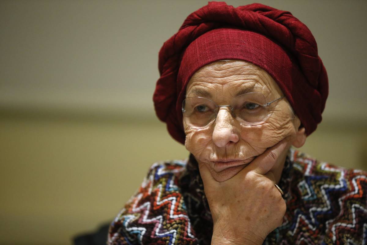 Emma Bonino: "Coltiviamo giardino d'infanzia a 300 chilometri sotto di noi"