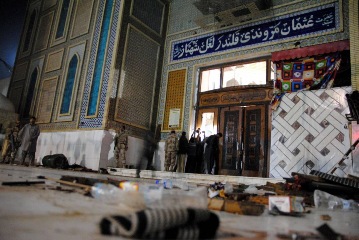 Kamizake nel tempio Sufi: almeno 70 morti in Pakistan