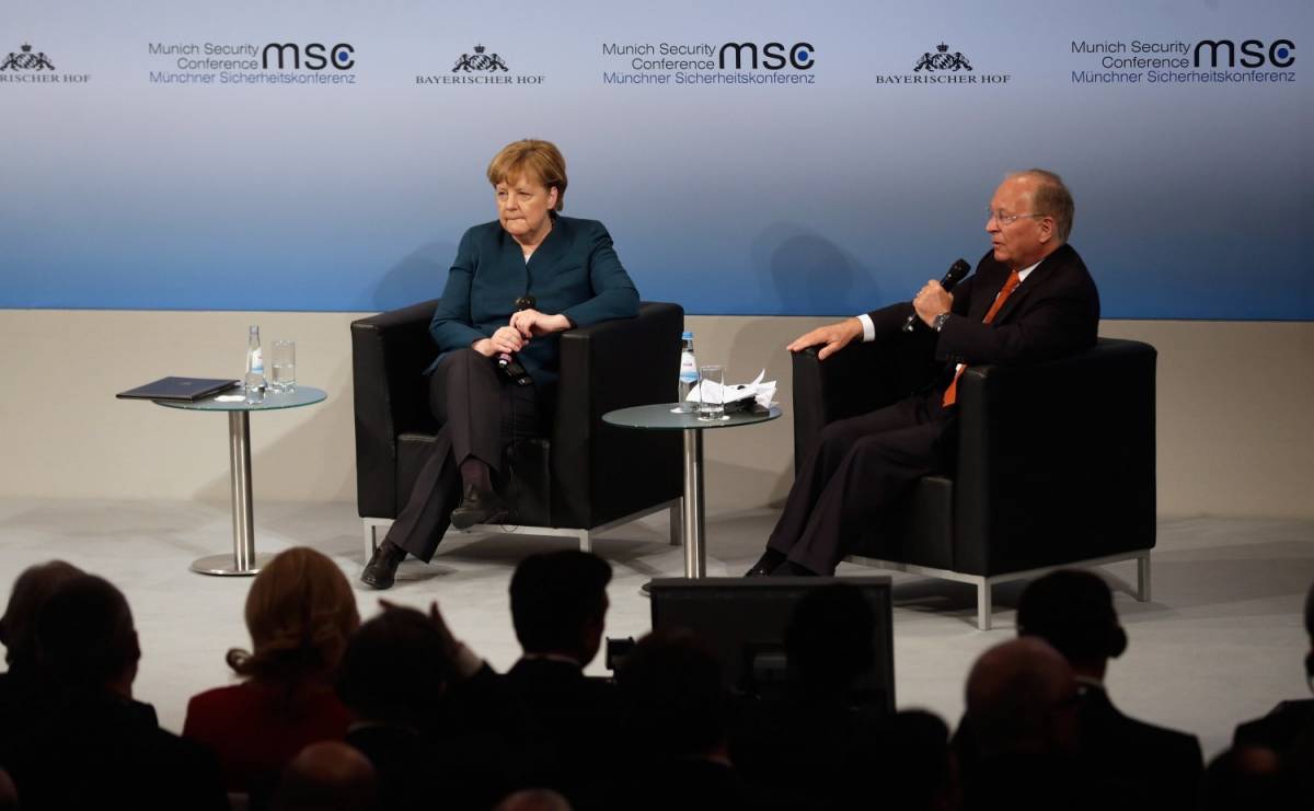 La Merkel: "L'islam non è fonte di terrorismo. La Ue deve accettare i rifugiati"