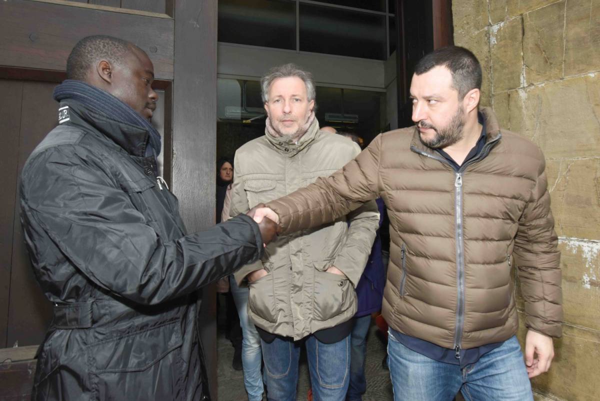 Migranti, Salvini va all'attacco: "Pulizia di massa pure in Italia"