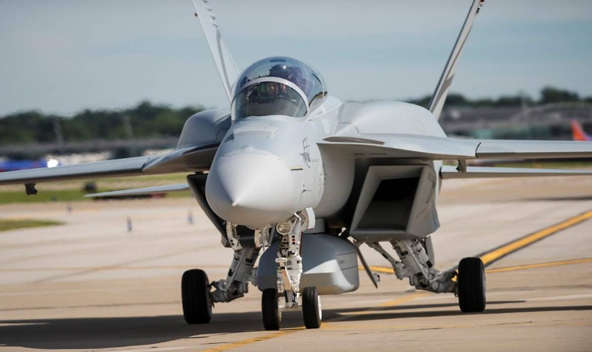 Trump acquista 24 Super Hornet. F-35C nuovamente a rischio