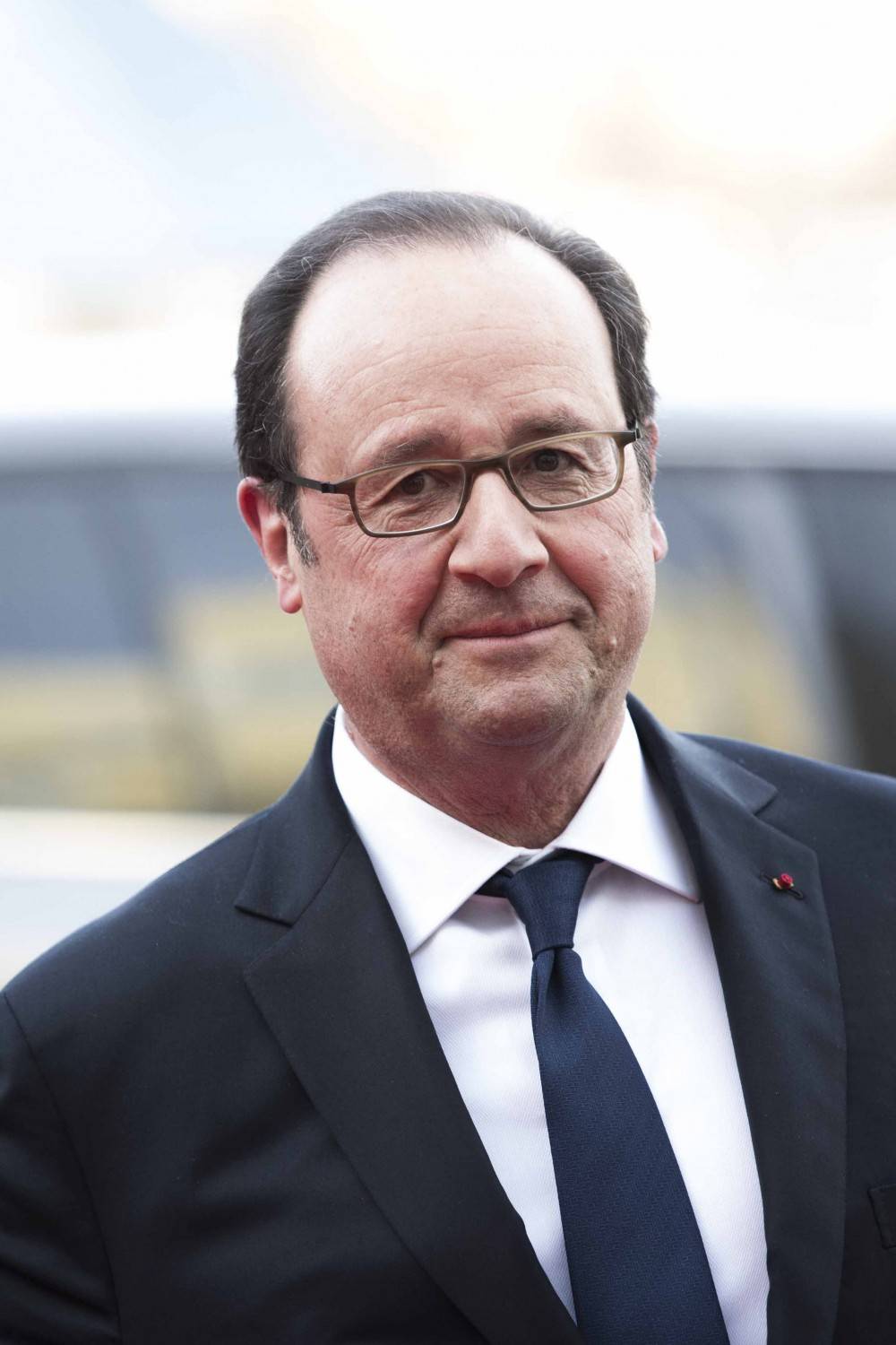 L'ultimo appello del presidente Hollande: "Attenti a Marine, non è ancora stata sconfitta"