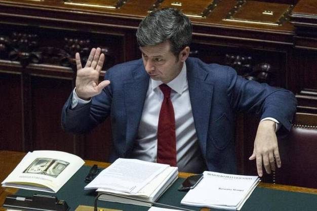 Pd, Orlando assedia Renzi: referendum se ti allei con Fi