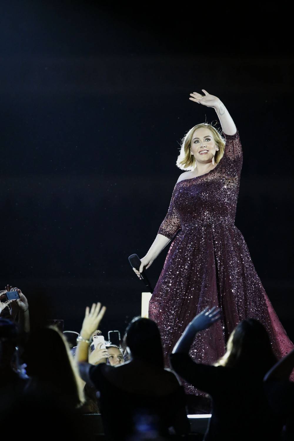 Adele si confida con i fan: "Sono una donna sposata"