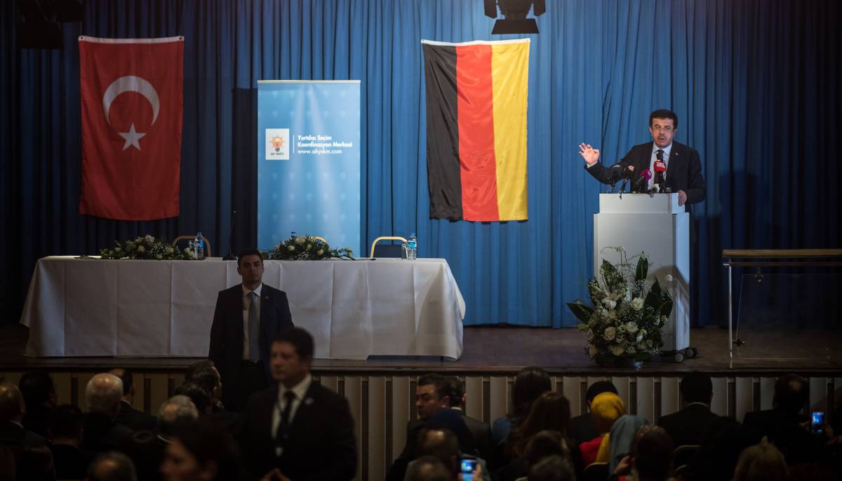Germania, ministro turco tiene un comizio a Colonia