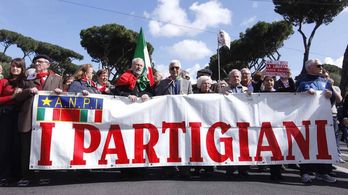 Albenga, i partigiani umiliano il Pd: "Via il loro simbolo dal nostro film"
