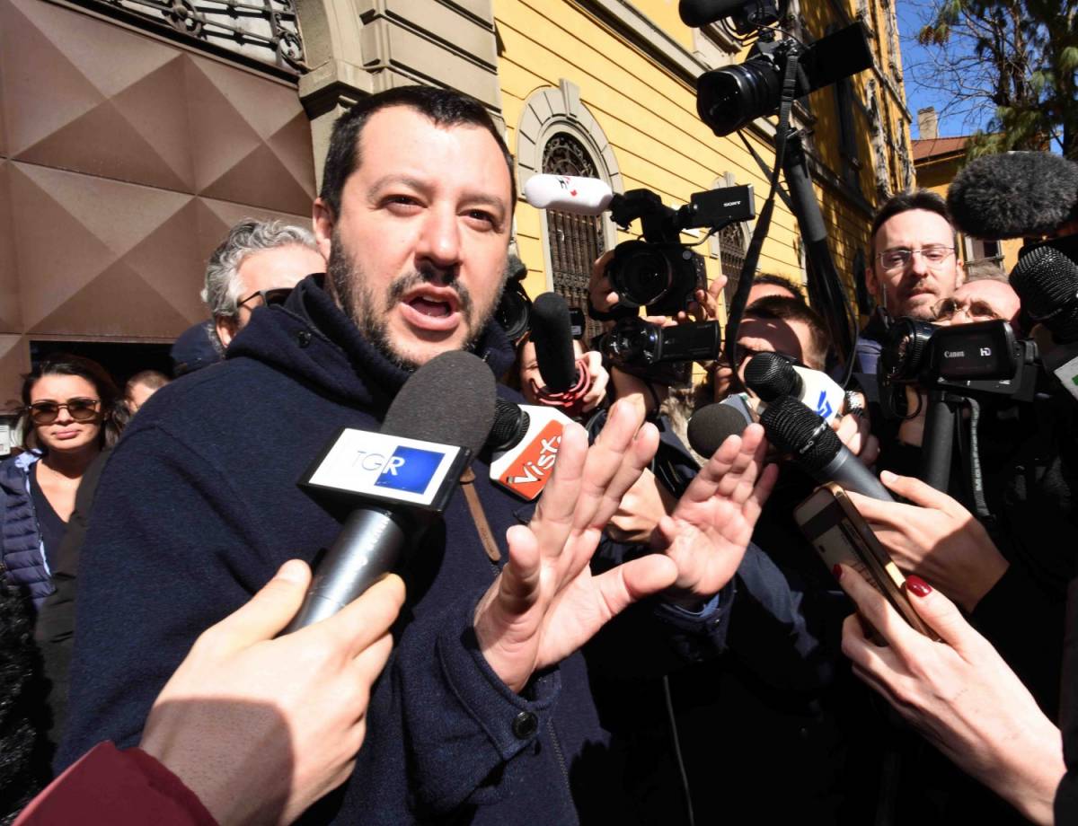 Salvini: "Mi scuso in ginocchio ​per i cori contro Napoli"