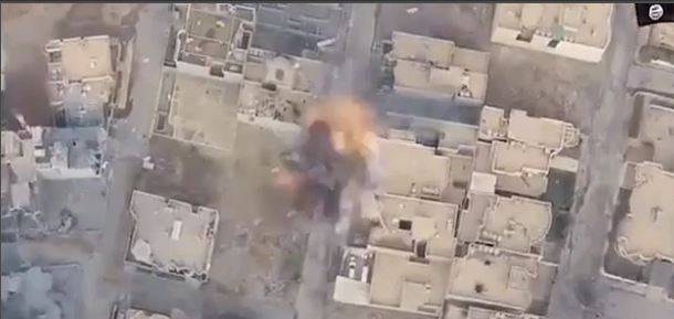 Soldato salva suoi commilitoni gettandosi sull'autobomba dell'Isis