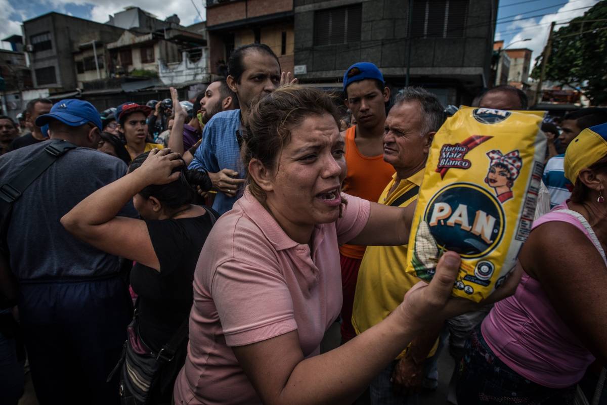 Il Venezuela socialista è ridotto alla fame. Maduro trova i colpevoli: sono i panettieri