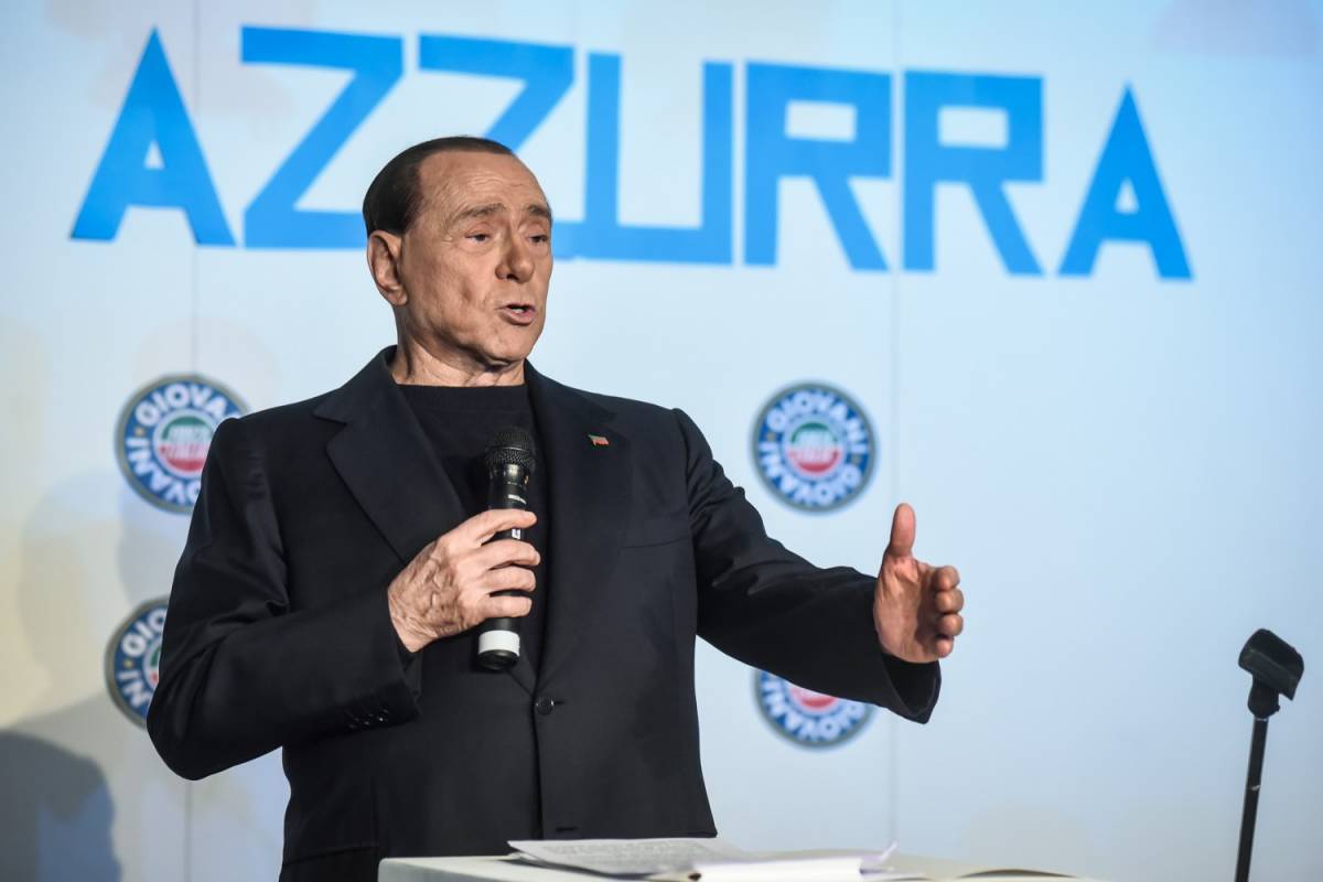 Berlusconi recluta saggi per rilanciare l'economia