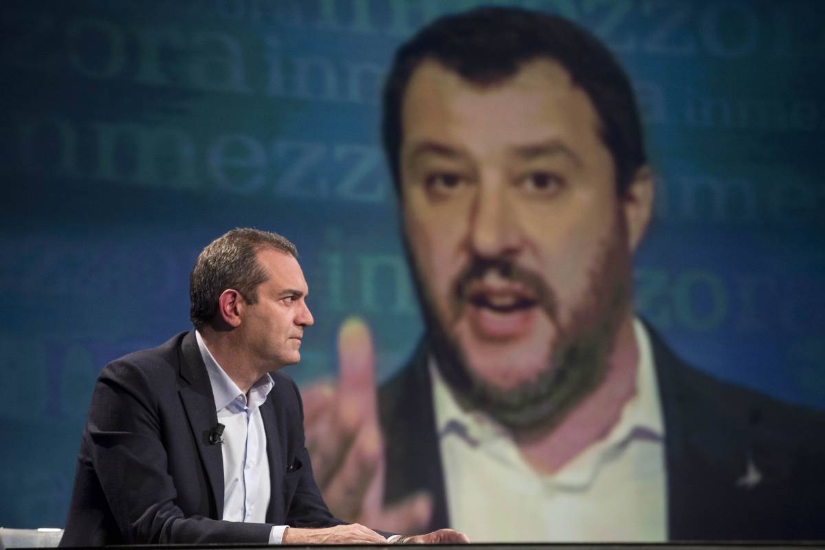 De Magistris attacca: "Salvini come Hitler"