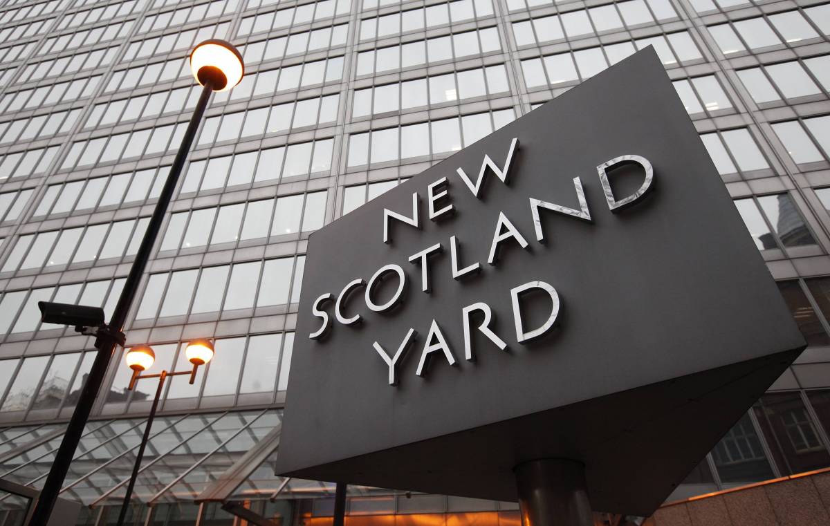 Scotland Yard travolta dagli scandali: si dimette la comandante