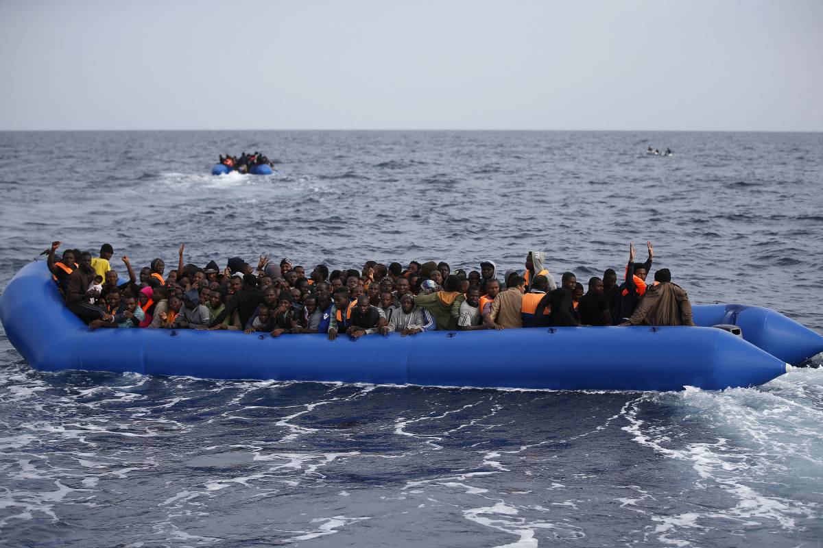 Frontex: "I trafficanti sfruttano l'obbligo di salvataggio dei migranti"