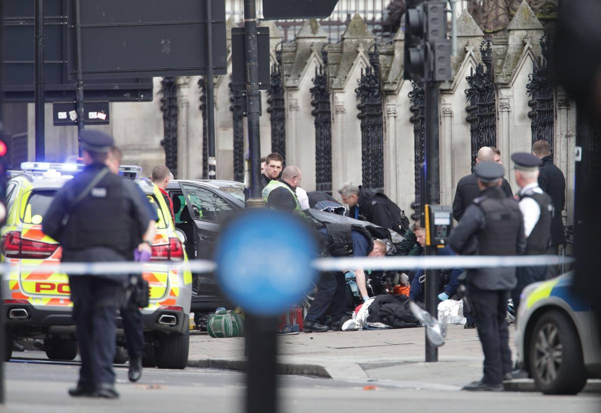 Londra, attacco al Parlamento. "Tre morti, molti i feriti gravi"