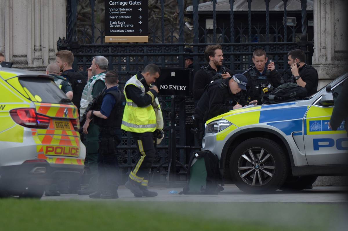 Londra, testimoni: "Così è stato ucciso l'aggressore"