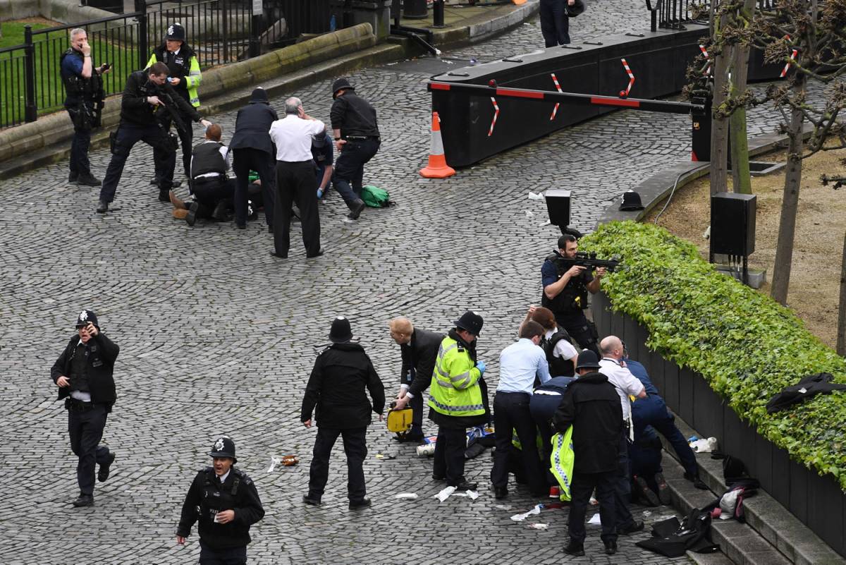 Londra si risveglia nel terrore. Perquisizioni a Birmingham