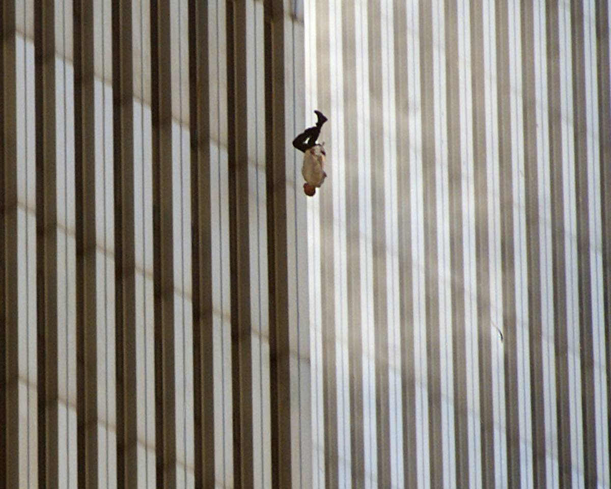 L'incubo dell'11/9 e la scelta impossibile dell'uomo che cade