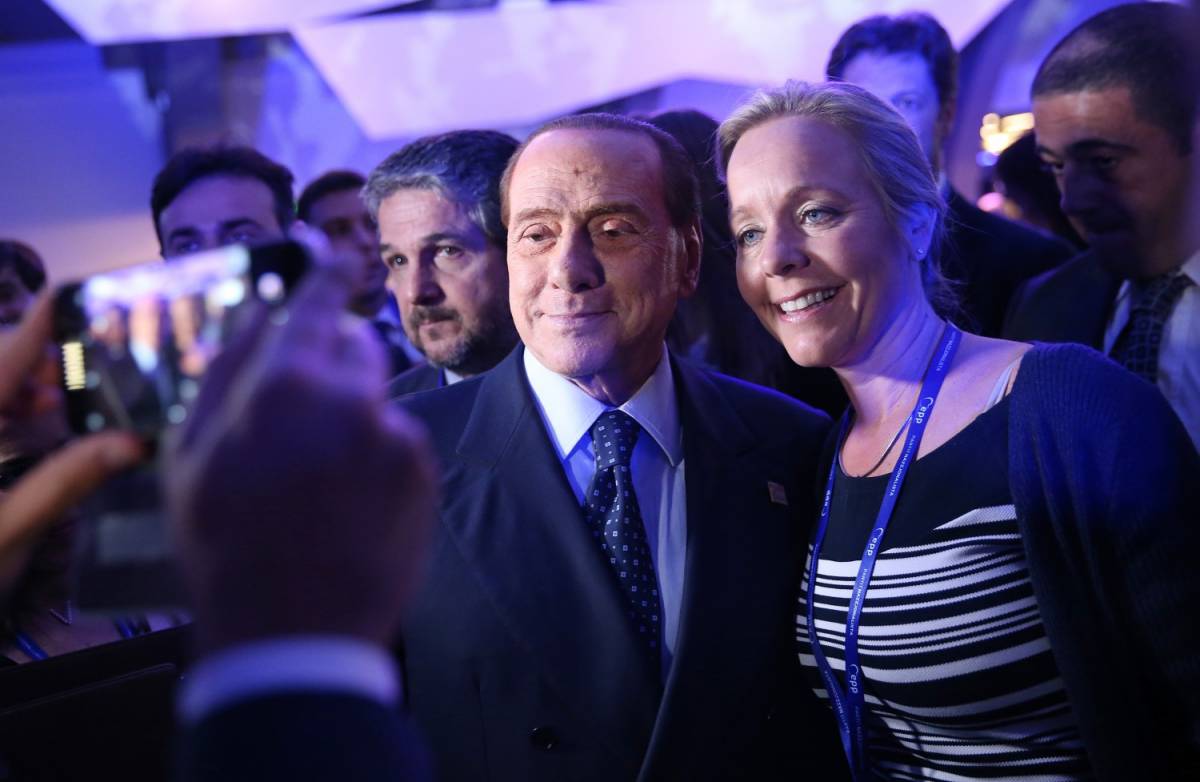 Selfie, applausi e foto ricordo A Malta accoglienza da leader