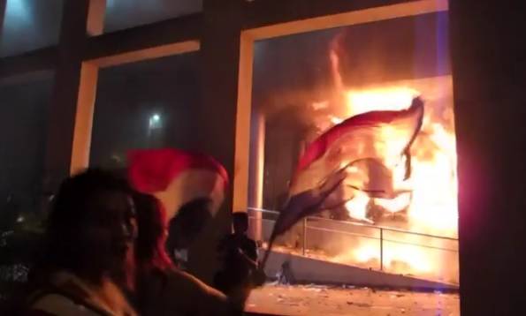 Paraguay, parlamento assaltato e dato alle fiamme