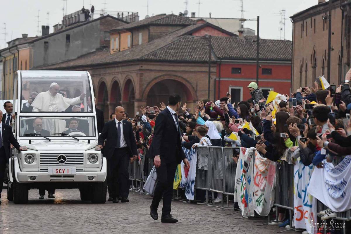 Papa Francesco a Carpi: "Avete sollevato le macerie e ricostruito con speranza"