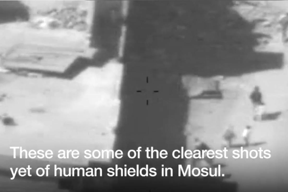 Bimbi a Mosul usati come scudi umani da Isis: il video lo prova