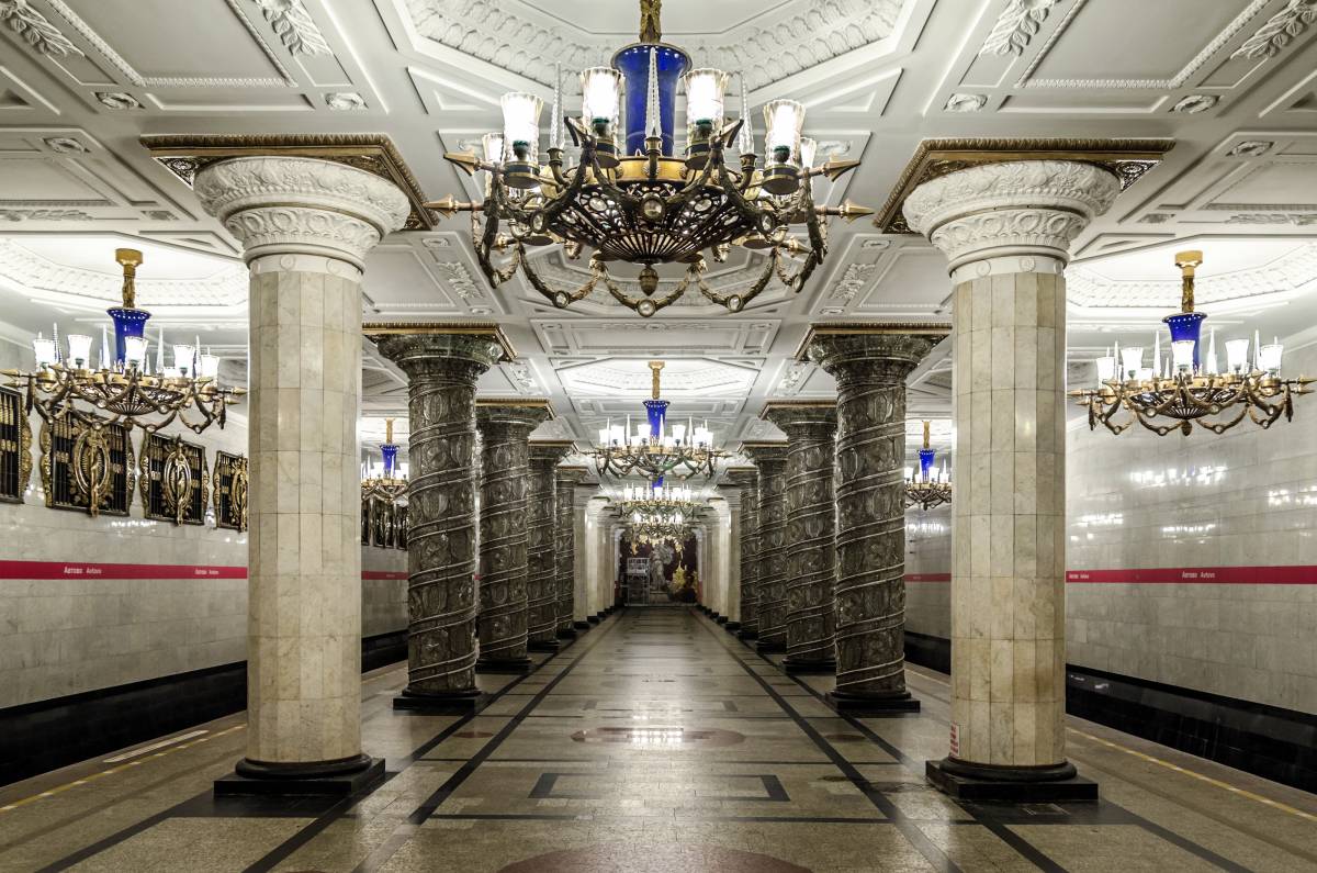 La metropolitana di San Pietroburgo, un gioiello sovietico con 5 linee