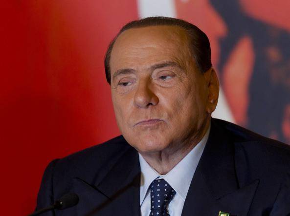 Berlusconi, lieve infortunio: due punti al labbro e dimesso