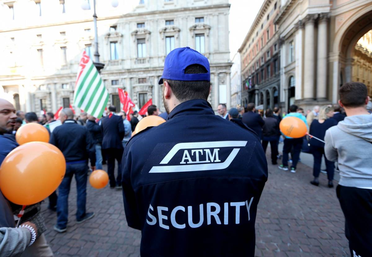 Atm, sciopero dei mezzi a Milano per quattro ore: code e disagi