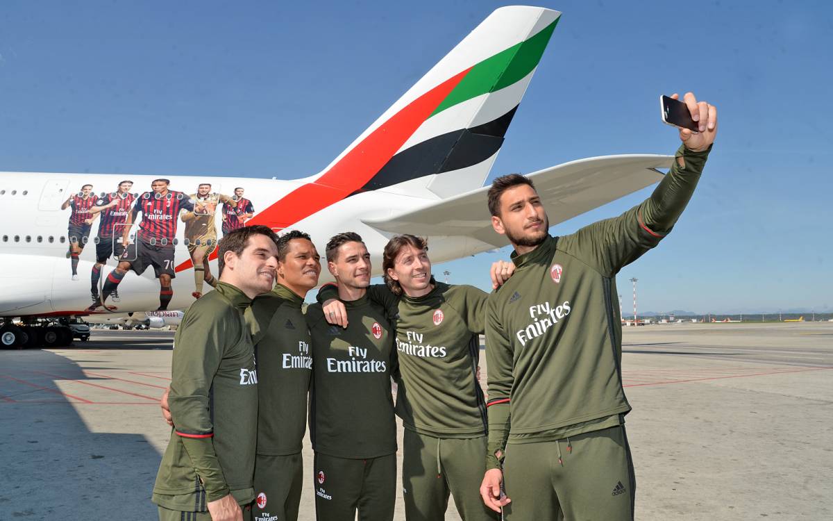 Emirates porta il Milan nel mondo: immagine dei campioni sull'A380