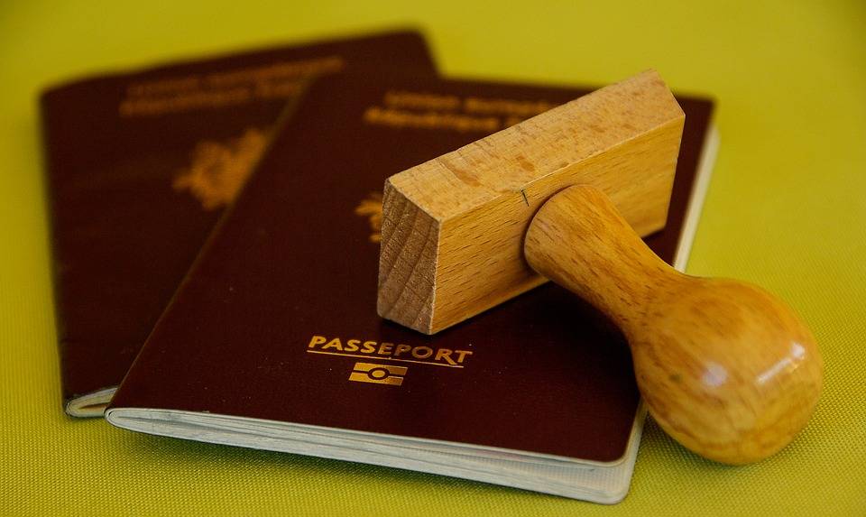 L'Austria congela il doppio passaporto per i sudtirolesi tedescofoni