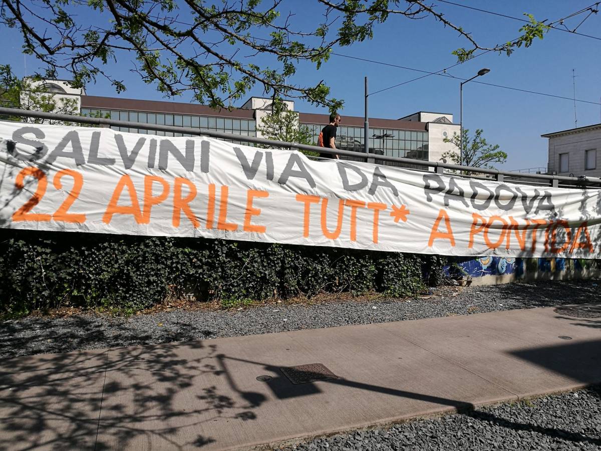 Padova, arriva Salvini: tensione tra centri sociali e polizia 