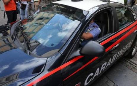 Genova, studente fa pipì in strada: multa di 10mila euro