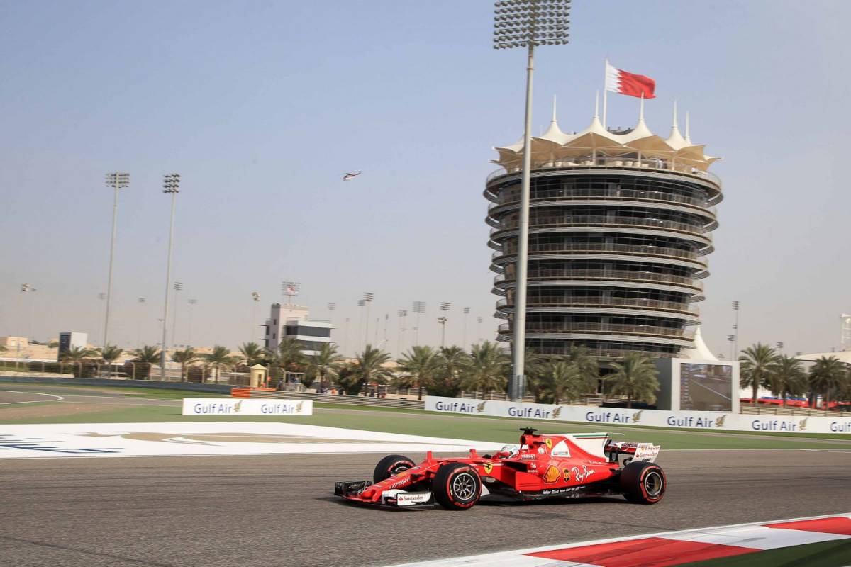Bahrain, Bottas in pole davanti a Hamilton. Terza la Ferrari di Vettel