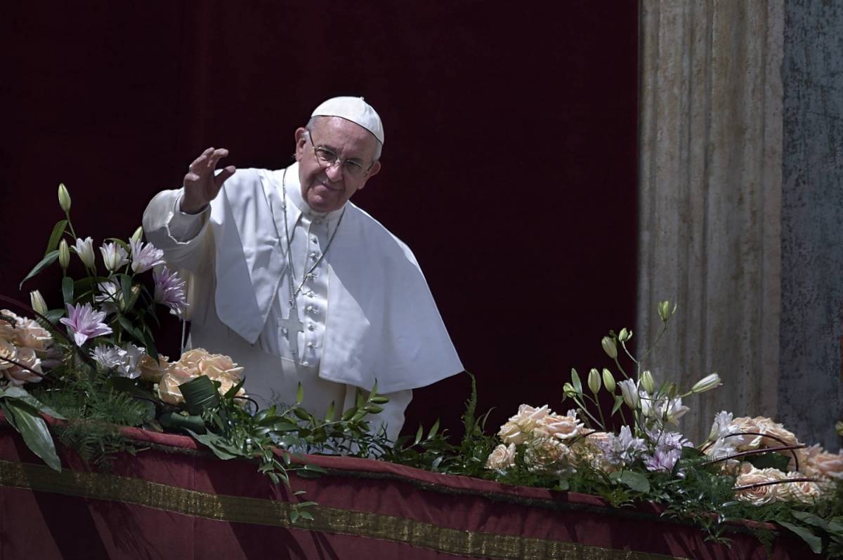 Pasqua, la messa di Francesco: ​"Scandalo divario ricchi e poveri"