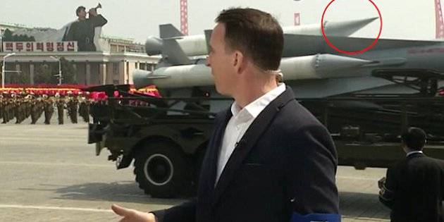 "Kim ha i missili di cartapesta?" La foto sul web che fa discutere