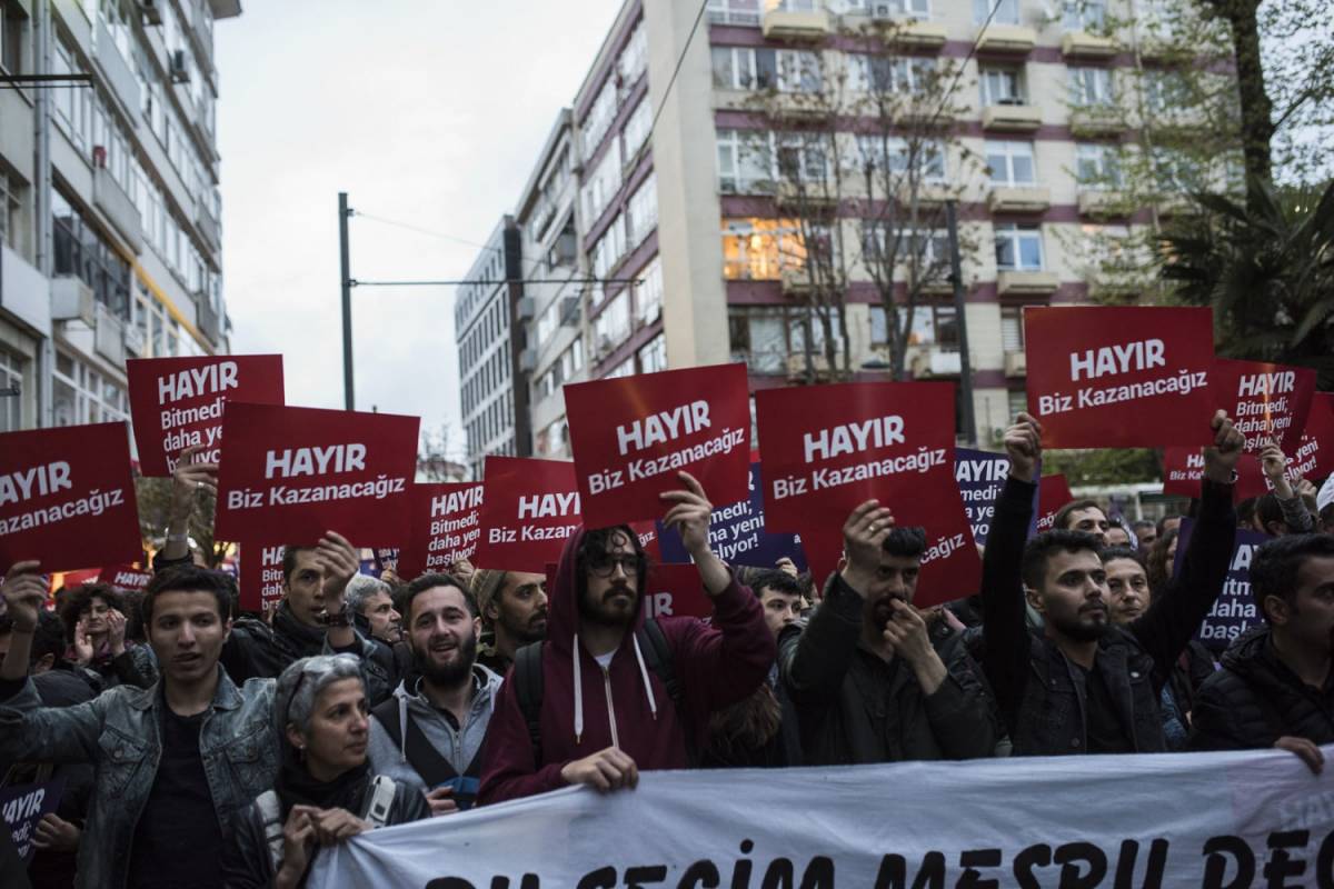 Dopo il referendum contestato, in Turchia l'opposizione fa ricorso