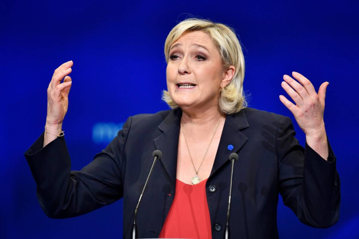 Le Pen: "Ora reintegrare le frontiere ed espellere i segnalati da 007"
