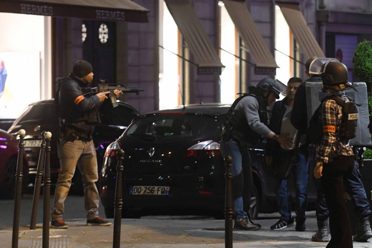 L'attesa blindata di Parigi. "Pericolo attentati nei seggi"