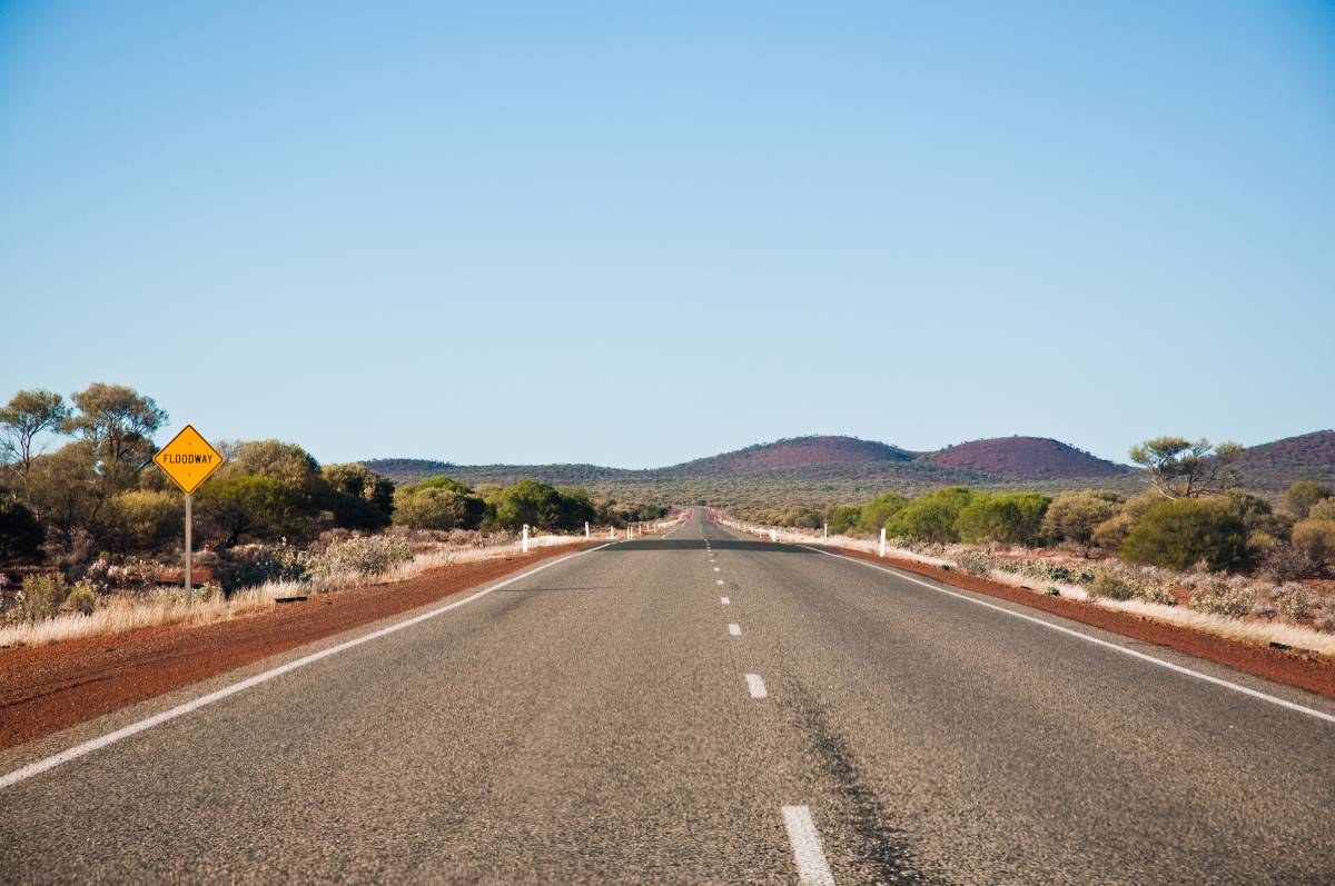 Australia, 12enne scappa di casa e guida per 1300 chilometri da solo