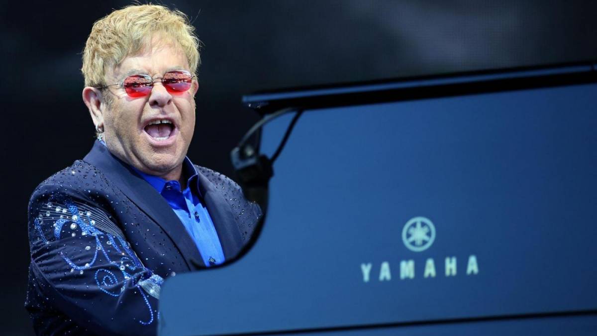 "Elton John ha rischiato la morte". Annullati i concerti per un'infezione