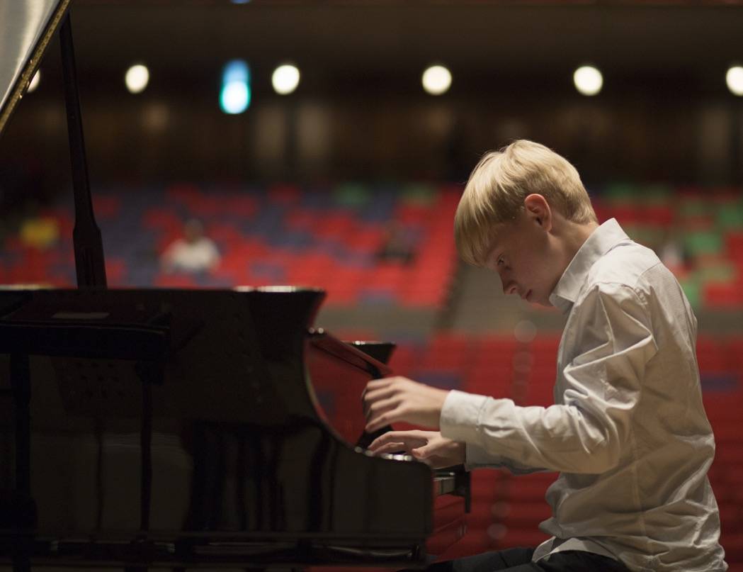 Alexander, a 15 anni pianista favoloso richiesto da tutti i teatri