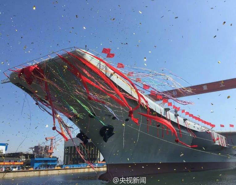 Varata la prima portaerei interamente costruita in Cina
