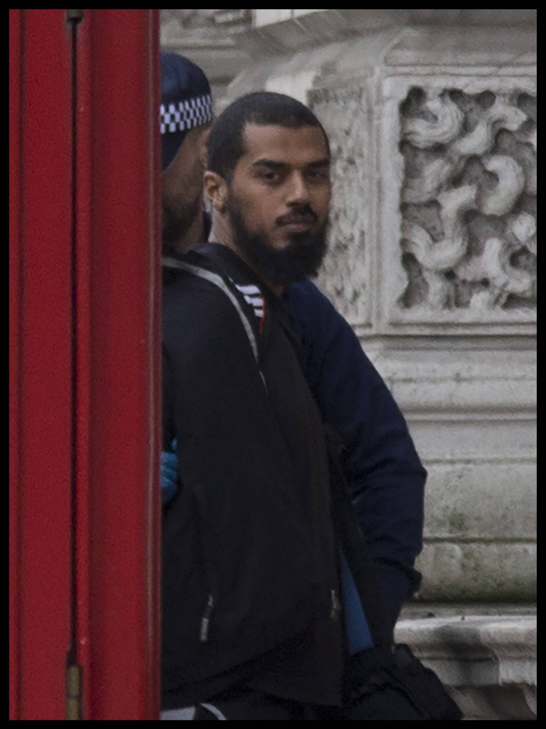 Londra, uomo armato di coltelli arrestato nei pressi del Parlamento