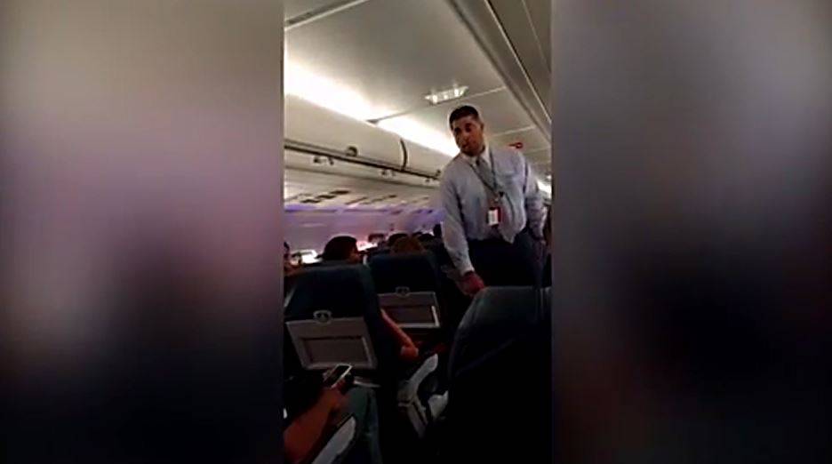 Usa, va in bagno prima del decollo: la compagnia fa evacuare l'aereo